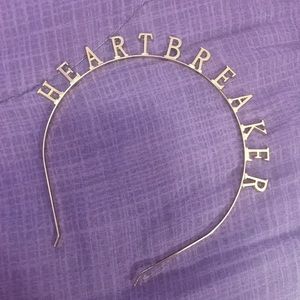 Forever 21 Heartbreaker Headband ✨